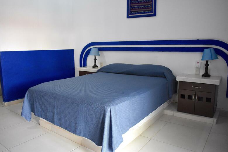 Hotel Plaza Almendros