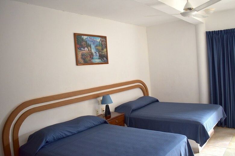 Hotel Plaza Almendros