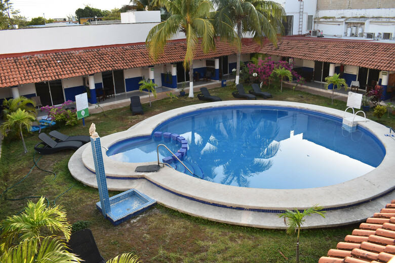 Hotel Plaza Almendros