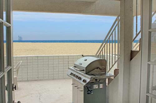 1404 W Ocean Front A (68165)