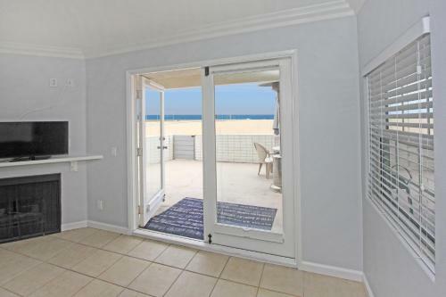 1404 W Ocean Front A (68165)