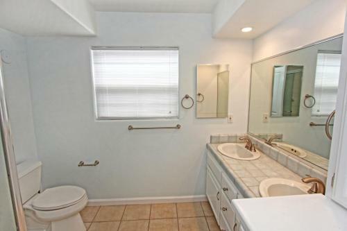 1404 W Ocean Front A (68165)