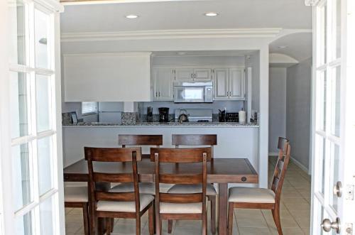 1404 W Ocean Front A (68165)