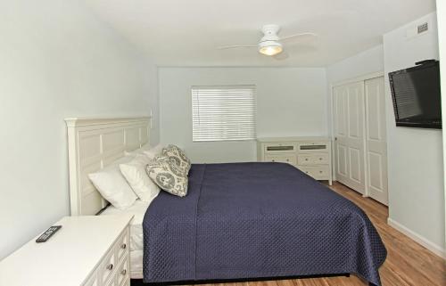 1404 W Ocean Front A (68165)