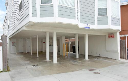 1404 W Ocean Front A (68165)