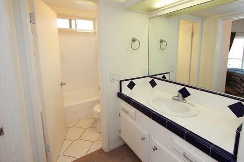 124 34th St B (68187)