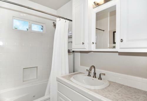 313 E Bay Both 4 Bedroom Home