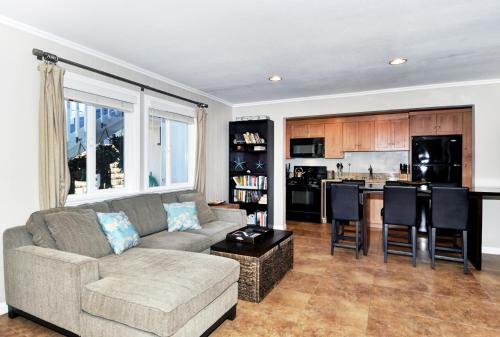 313 E Bay Both 4 Bedroom Home