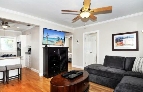 313 E Bay Both 4 Bedroom Home
