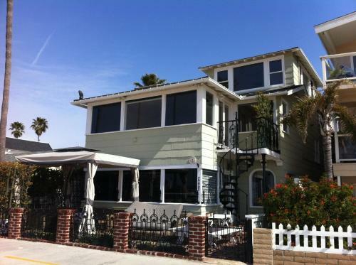 1002 E Oceanfront 7 Bedroom House
