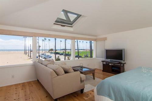 1002 E Oceanfront 7 Bedroom House