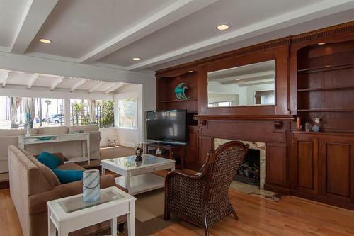 1002 E Oceanfront 7 Bedroom House