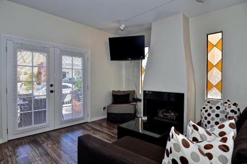 Apartamento 125 1/2 Onyx 3 Bedroom Condo