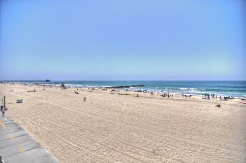 Apartamento 700 East Oceanfront Unit A 1 Bedroom Condo