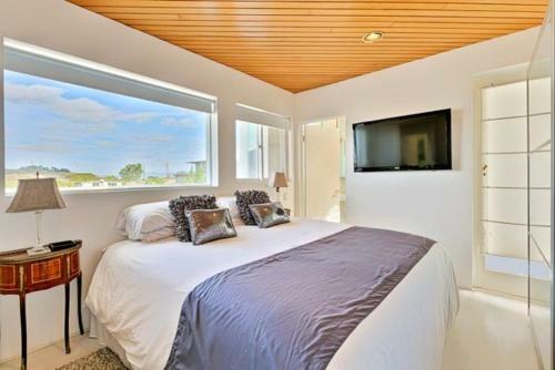 Laguna View Home