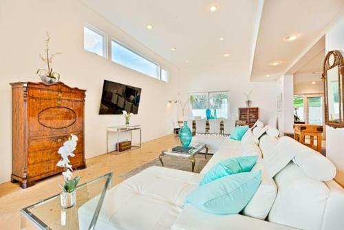 Laguna View Home