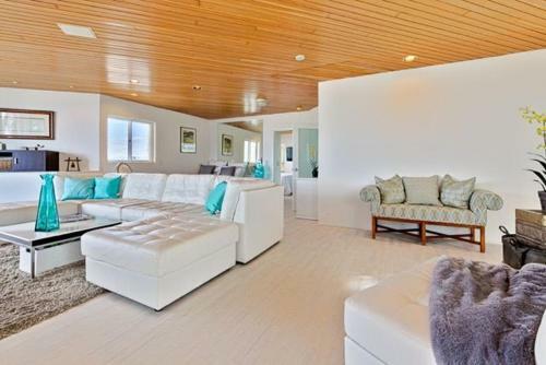 Laguna View Home