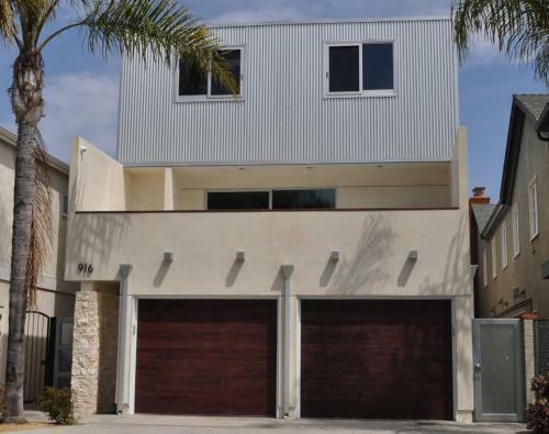 916 E. Balboa A (68425)