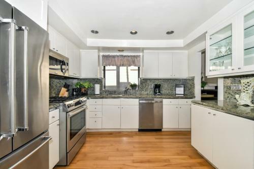 303.5 35th St (68220)