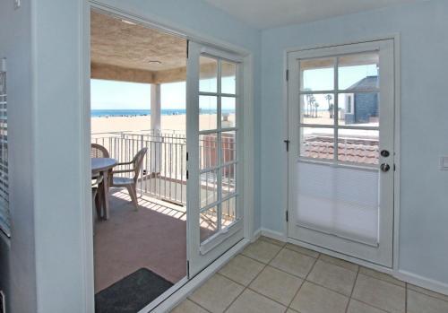 1404 W Ocean Front B (68166)