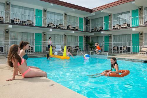 Panoramic Motel & Apts.