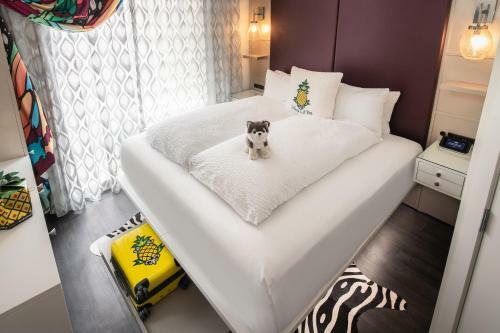 Staypineapple, An Artful Hotel New York