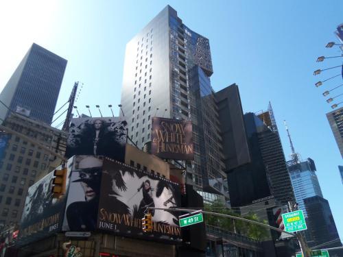 Apartamentos 1600 Broadway