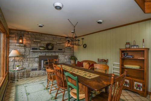 Lakeside Vista Four-bedroom Holiday Home