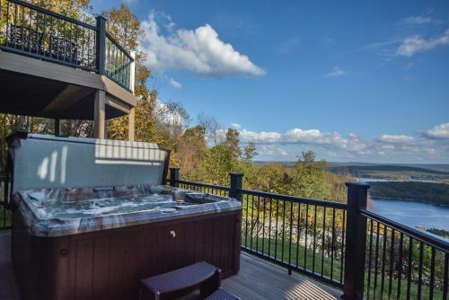 La Bella Vita Five-bedroom Holiday Home