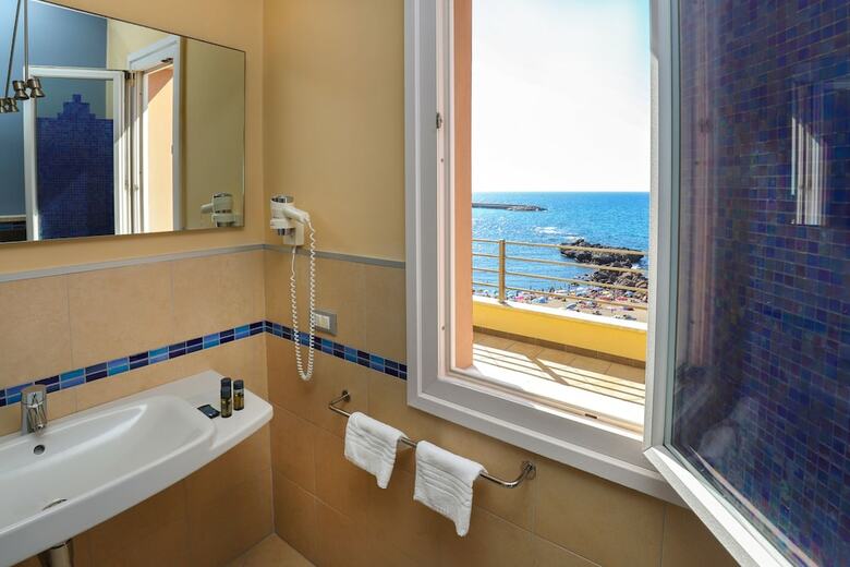 Janus Hotel