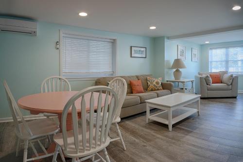 Beach Bungalow 8