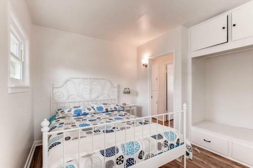 9 Blocks To The Beach From This Beautiful Beach Bungalow