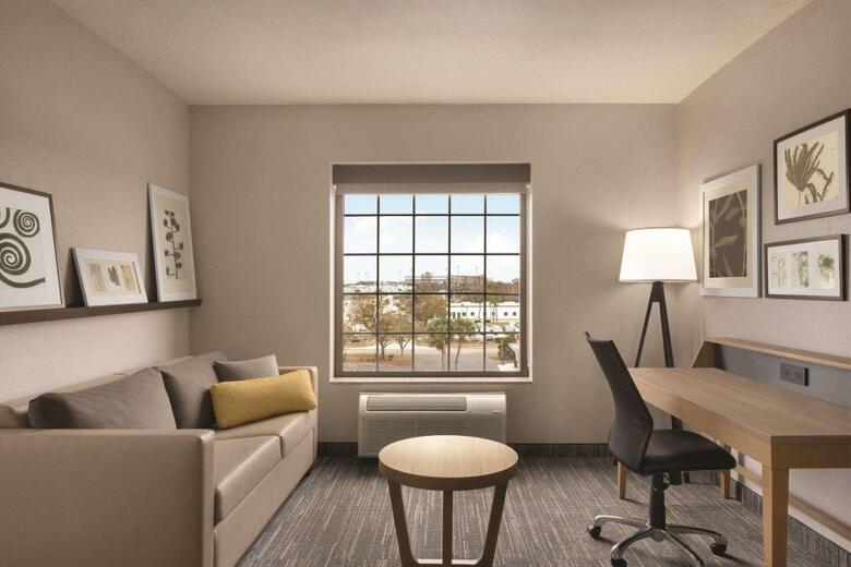 Hotel Holiday Inn Express Tampa Stadium Apt