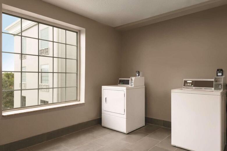 Hotel Holiday Inn Express Tampa Stadium Apt