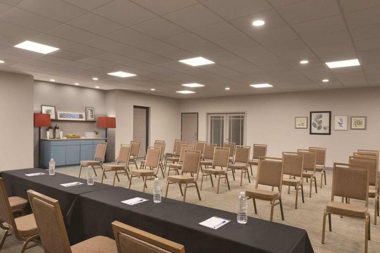 Hotel Holiday Inn Express Tampa Stadium Apt