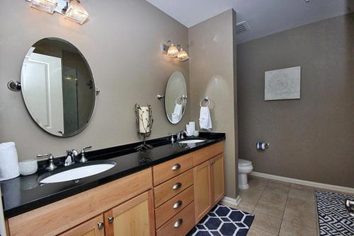 Wharf 412 Apartment