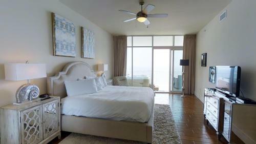 Turquoise Place C1504