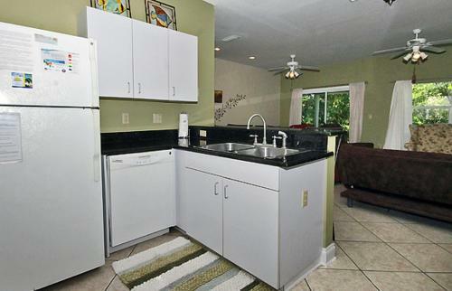 Nancy Lane 6 Apartment