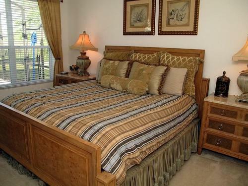 Comrow Villa 7716