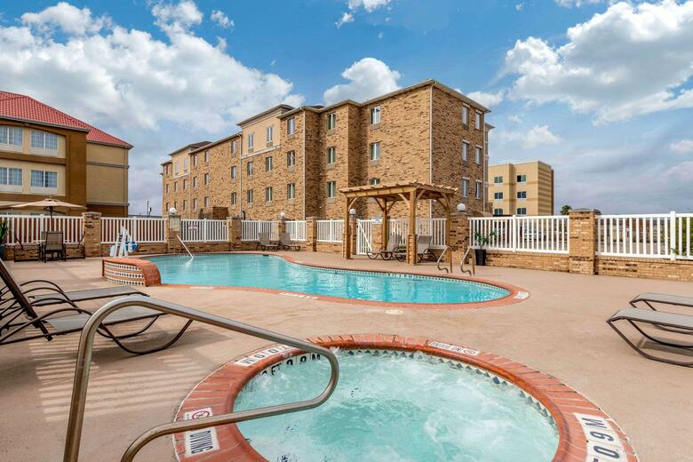 Hotel Comfort Suites Central