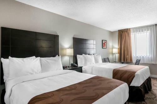 Hotel Quality Inn & Suites By The Lake