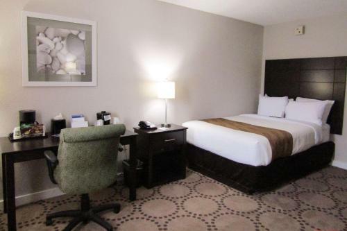 Hotel Quality Inn & Suites By The Lake