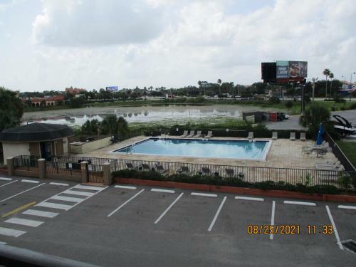 Hotel Quality Inn & Suites By The Lake