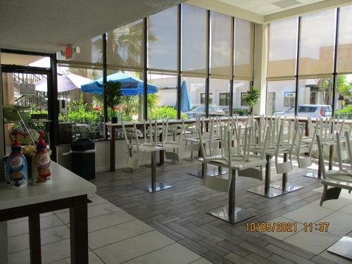 Hotel Quality Inn & Suites By The Lake