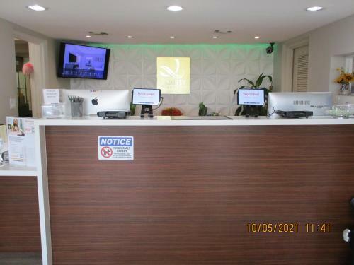 Hotel Quality Inn & Suites By The Lake