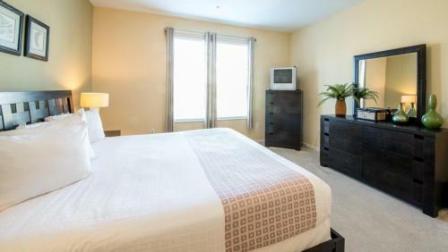 Shoreway Loop L 2004-two Bedroom Apartment