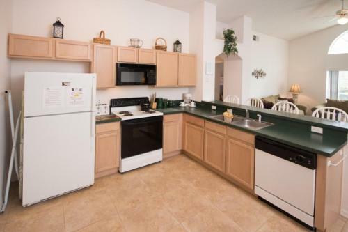 Karen's Rolling Hills Villa - Four Bedroom Home