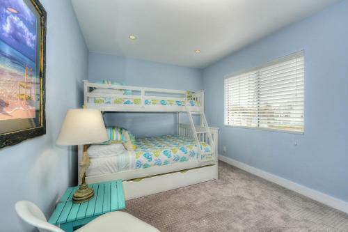 2402o - 875413 Modern Silverstrand Oasis
