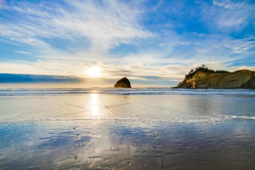 The Kiwanda Surf House