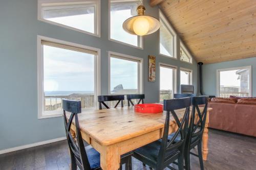 The Kiwanda Surf House